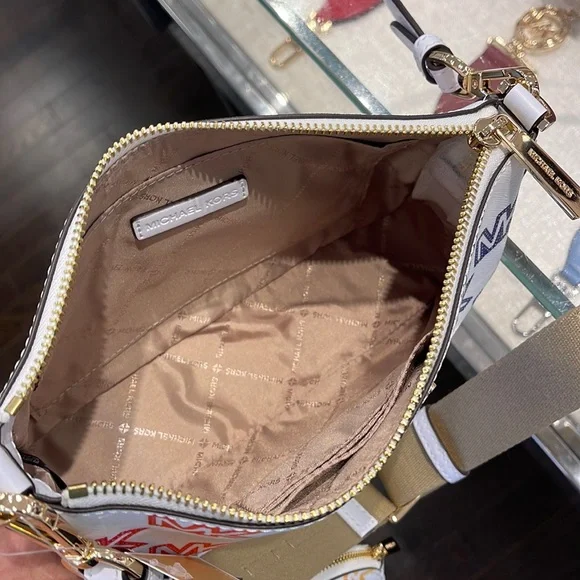 MICHAEL KORS JET SET TRAVEL SMALL SHOULDER CROSSBODY BAG WITH TECH ATTCH AIRPOD